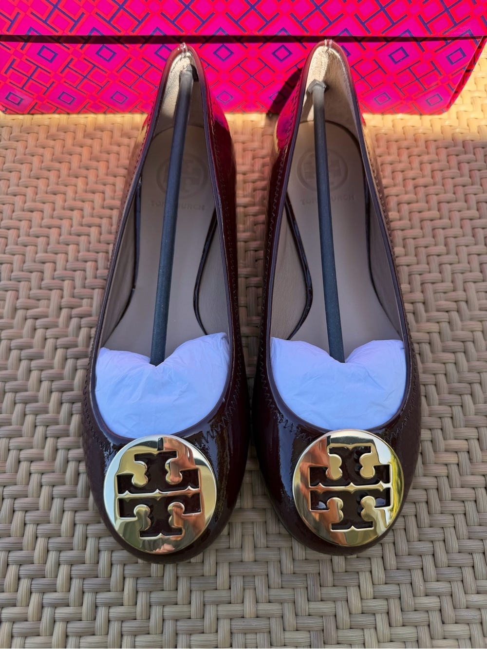 Tory Burch Reva Burgundy Patent Leather Ballet Flats w/ Gold Medallions US 7 NIB